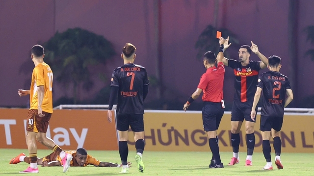 Đội dẫn đầu V-League gặp khó về lực lượng trước trận tâm điểm vòng 5
