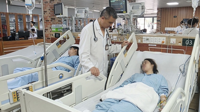 7 nạn nhân vụ ngộ độc khí ở Hà Nội đang điều trị tích cực tại Bệnh viện Bạch Mai