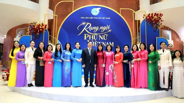 Phó Thủ tướng Phạm Gia Túc dự Lễ kỷ niệm 96 năm thành lập Hội LHPN Việt Nam