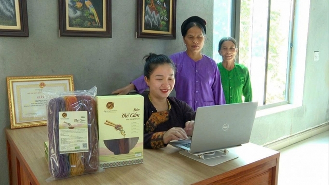 Phụ nữ vùng cao bắt nhịp chuyển đổi số