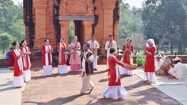 Mở rộng không gian văn hóa phục vụ người dân trong tuần văn hóa đại đoàn kết dân tộc