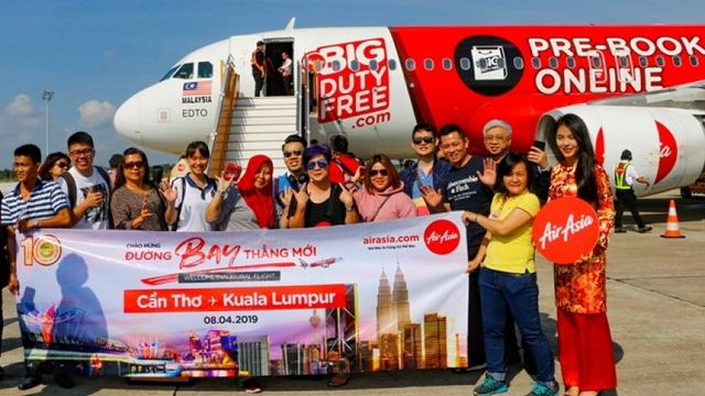 AirAsia operates first flight on Can Tho-Kuala Lumpur air route