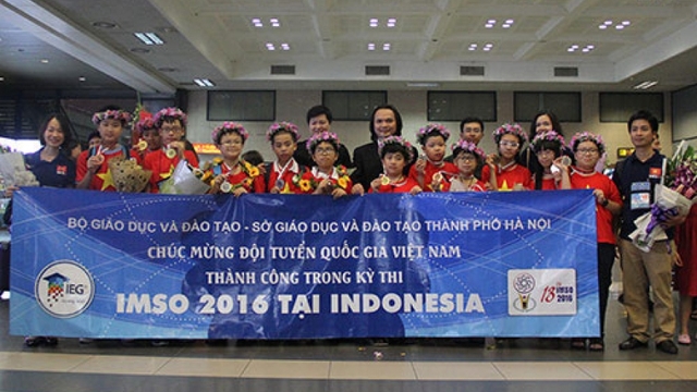 Vietnamese students win high prizes at IMSO 2016