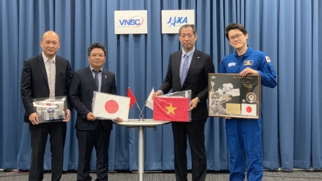 Vietnam receives objects from Japan for display at space museum