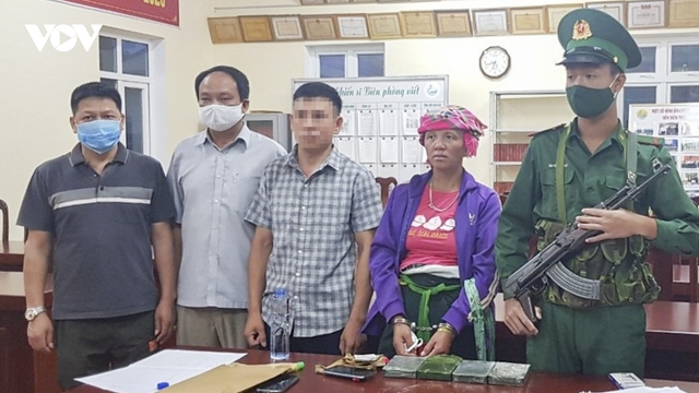 Bắt giữ một phụ nữ người Lào mang 4 bánh heroin vào Việt Nam