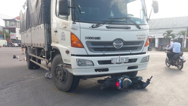 Va chạm giao thông giữa ô tô tải và mô tô 2 bánh làm 3 người thương vong