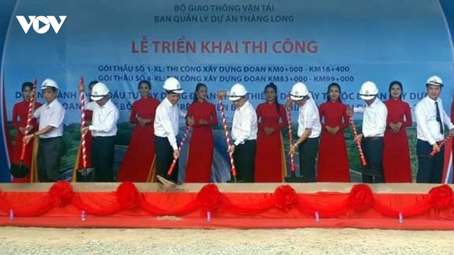 Thi công hai gói thầu Dự án đường cao tốc Phan Thiết - Dầu Giây