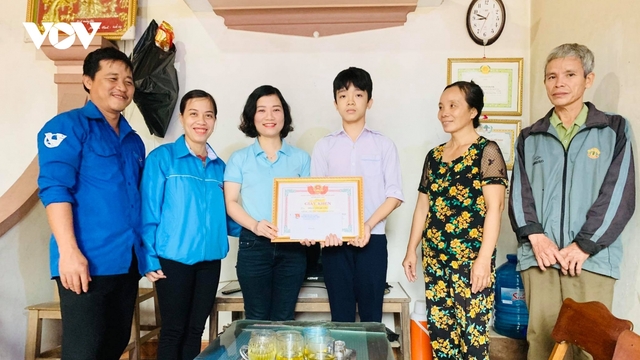 Nam sinh lớp 9 dũng cảm cứu 2 em nhỏ bị nước lũ cuốn