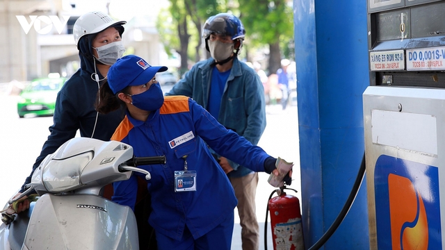 Bộ Công Thương khuyến cáo người dân không hoang mang, không mua tích trữ xăng dầu