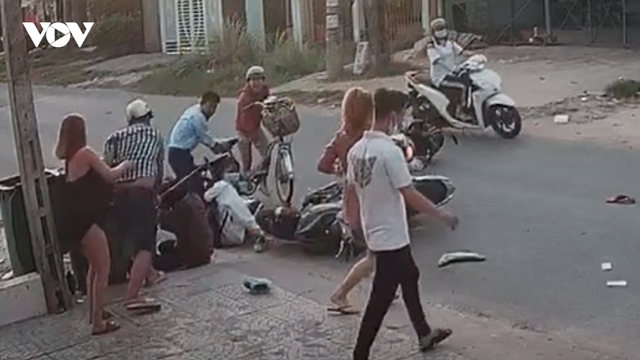 Xác minh clip hành hung nữ sinh sau va chạm giao thông