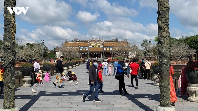 Khu Di sản Huế thu hút khách du xuân những ngày đầu năm mới