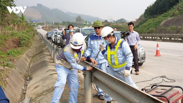 Tháo dỡ hộ lan cao tốc Nội Bài - Lào Cai là phá hoại tài sản quốc gia và sẽ bị khởi tố