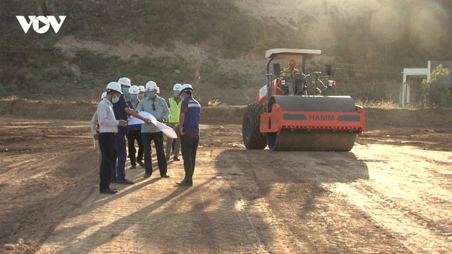 Mỏ đất, đá có ở khắp nơi, tại sao cao tốc Bắc-Nam lại thiếu vật liệu thi công?