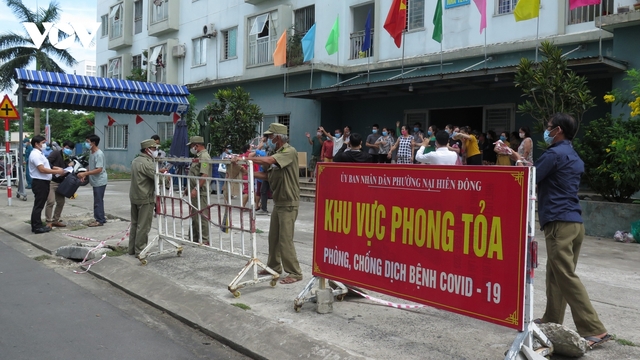 Người dân khu vực cách ly sau dỡ phong tỏa tuân thủ những quy định gì?