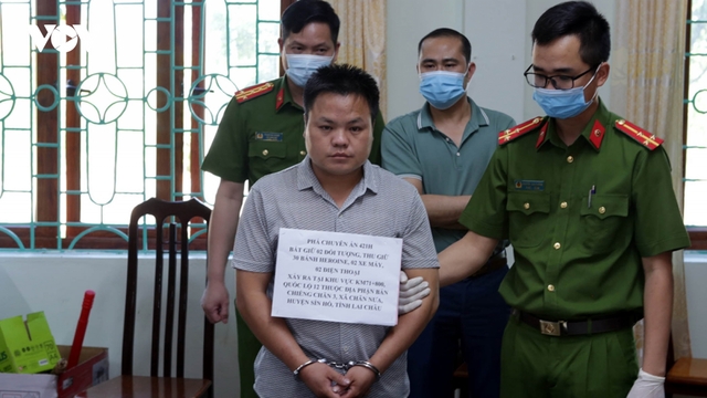 Công an Lai Châu bắt 2 đối tượng vận chuyển 30 bánh heroin