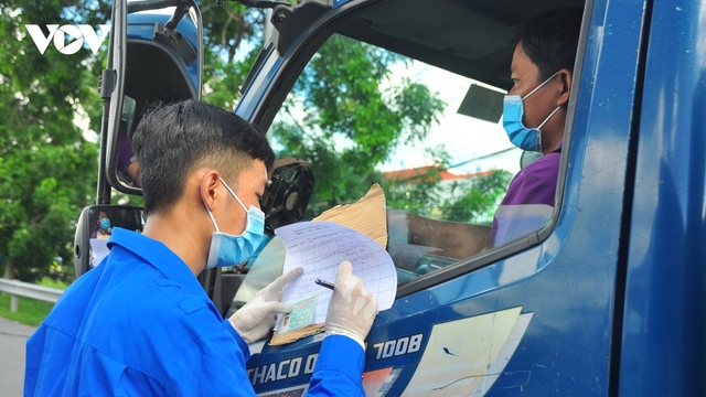 Hơn 2.000 thanh niên Cần Thơ hăng hái tham gia trực chốt kiểm soát dịch