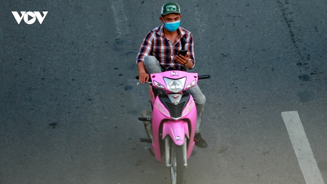 Muôn kiểu vi phạm giao thông trong thời gian Hà Nội giãn cách
