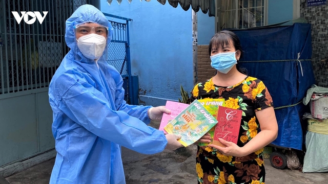 Mang sách đến với người dân TP.HCM trong giai đoạn giãn cách xã hội