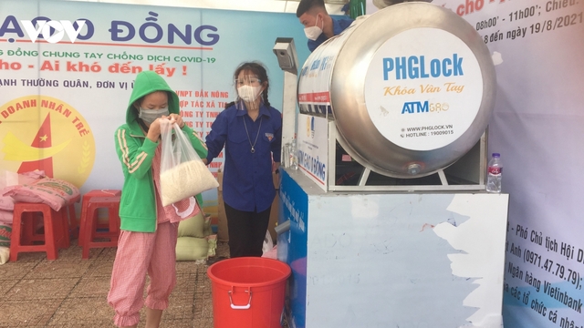 ATM gạo ấm lòng người khó khăn trong dịch bệnh Covid-19