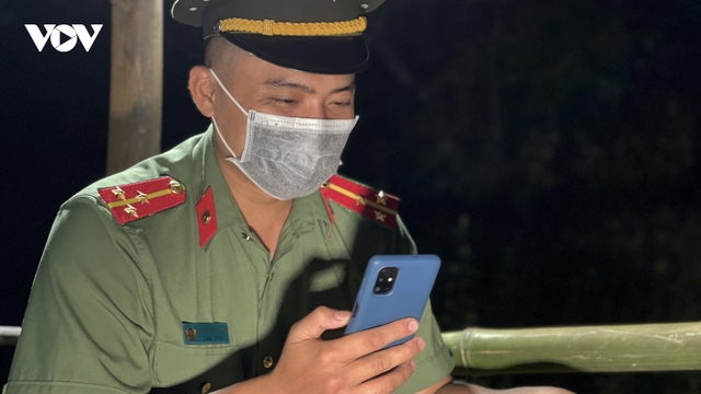 Niềm vui vỡ òa nơi tuyến đầu chống dịch