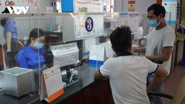 Người dân ở TP.HCM đặt mua gần kín chỗ trong ngày đầu tiên mở bán vé tàu