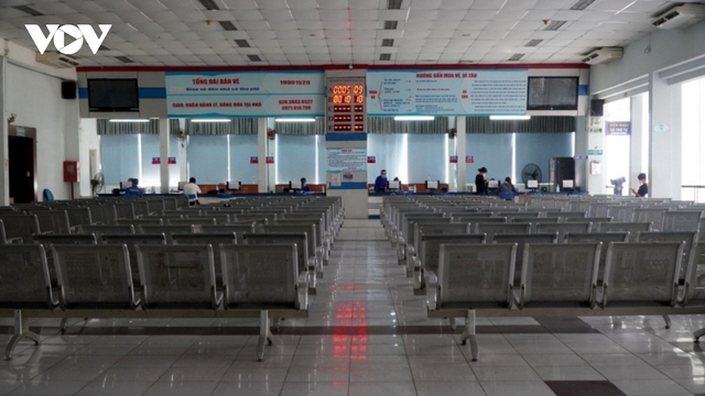 Ga Sài Gòn đìu hiu, thưa vắng khách trong ngày đầu bán vé tàu Tết