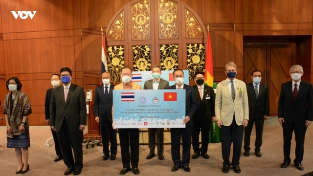 Thái Lan trao tặng vật tư y tế trị giá 75.000 USD cho Việt Nam