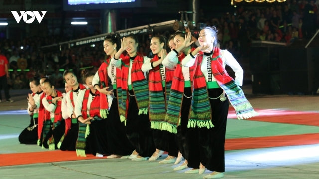 Xòe Thái và nét đẹp của cộng đồng văn hóa dân tộc Thái Tây Bắc