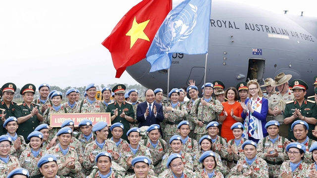 Chủ tịch nước ra sân bay tiễn đoàn cán bộ, chiến sĩ lên đường làm nhiệm vụ tại LHQ