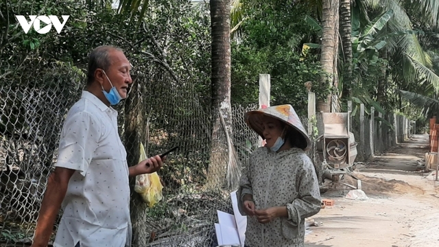 Ông lão xứ dừa hết mình với quê hương, làng xóm