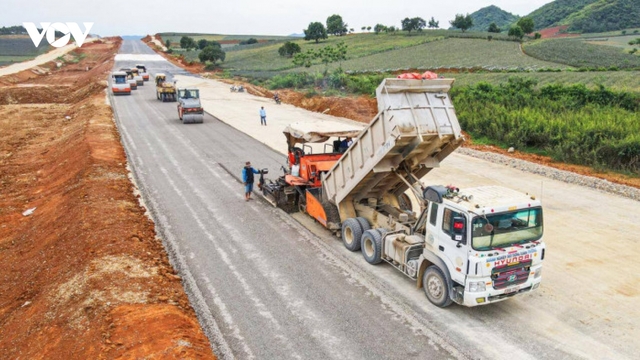 Chỉ định thầu cao tốc Bắc-Nam: Không chia nhỏ, băm nát, chống lợi ích nhóm