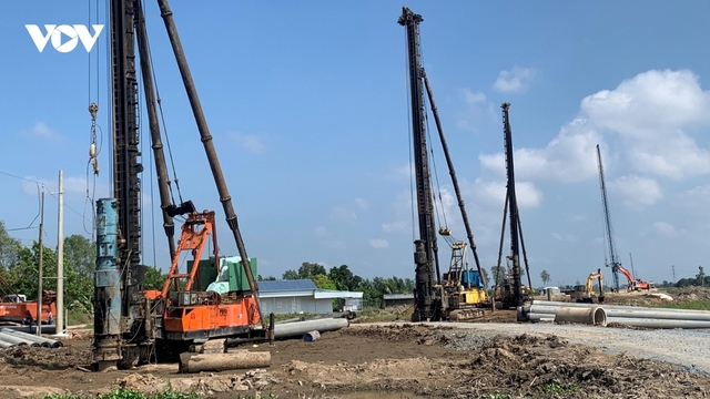 Vì sao cao tốc Mỹ Thuận - Cần Thơ chậm tiến độ?