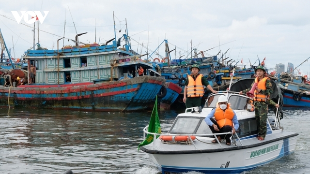 Hối hả chằng chống nhà, neo đậu thuyền ứng phó bão Noru