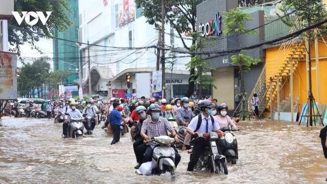 Ngành giáo dục Cần Thơ lại linh hoạt dạy và học, “né” triều cường lập đỉnh cao