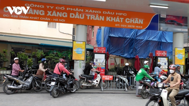 Giá xăng giảm tiếp 220 đồng/lít từ 15h00 chiều 24/7