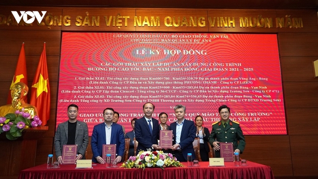 Trao thầu hai dự án thành phần cao tốc Bắc - Nam
