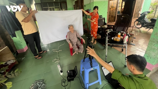 Công an Bình Dương “chạy đua” hoàn thành cấp căn cước công dân