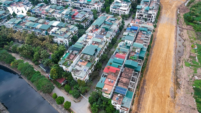 Cận cảnh KĐT Ao Sào bị phá vỡ quy hoạch vì dân cơi nới tầng mái tràn lan