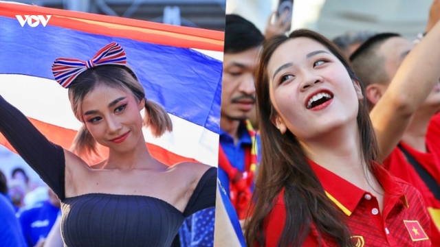 Cổ động viên Việt Nam và Thái Lan “đọ nhan sắc” trước đại chiến