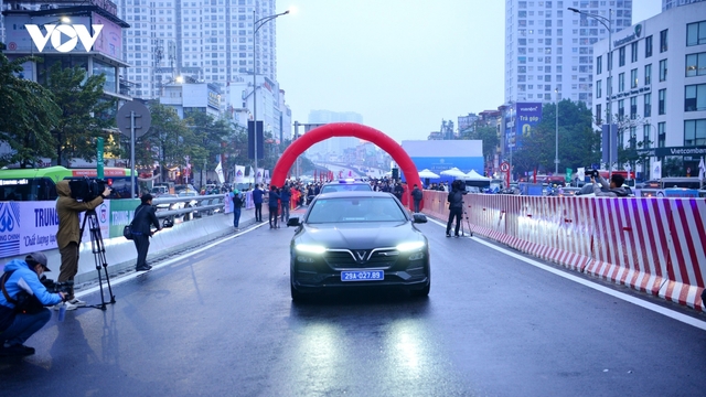 Toàn cảnh lễ thông xe đường Vành đai 2 đoạn cầu Vĩnh Tuy đến Ngã Tư Sở