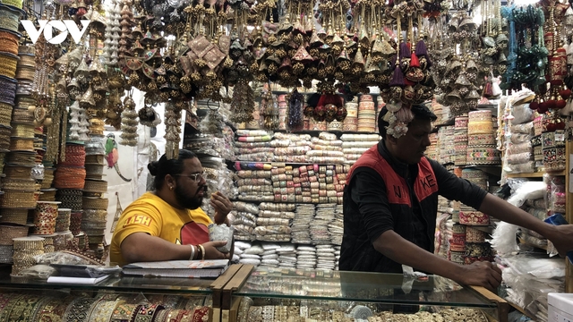 Thăm khu chợ sầm uất bậc nhất New Delhi, nơi người bán hàng toàn là đàn ông