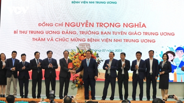 Trưởng Ban Tuyên giáo chúc mừng Kỷ niệm 68 năm Ngày Thầy thuốc Việt Nam 27/2