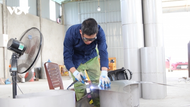 Chàng trai người Tày khởi nghiệp từ bếp củi