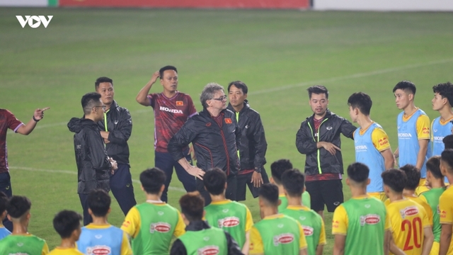 HLV Troussier nói gì khi U23 Việt Nam cùng bảng U23 Thái Lan tại SEA Games 32?