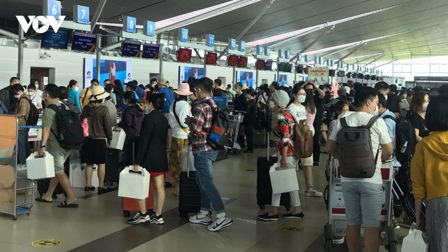 Sân bay Nội Bài khuyến cáo hành khách dịp lễ 30/4 khi nhu cầu đi lại tăng vọt