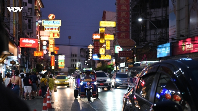 Nhộn nhịp phố ẩm thực người Hoa giữa lòng Bangkok