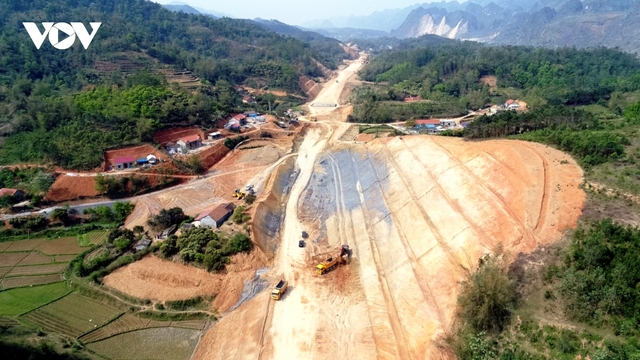 Hình thành không gian kinh tế từ phát triển hạ tầng kỹ thuật liên vùng