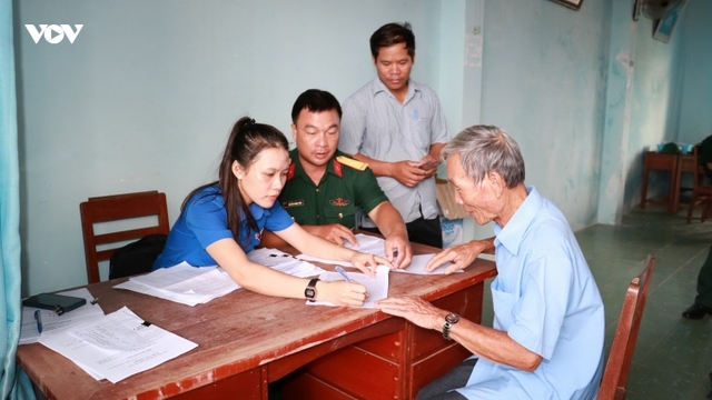 Đoàn kinh tế Quốc phòng 516 Quân khu 5 hỗ trợ nông dân huyện đảo Lý Sơn