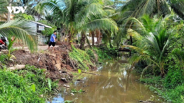 Tiền Giang: Cần làm rõ việc dân tố nhà thầu vét kênh, bán bùn đất thu lợi