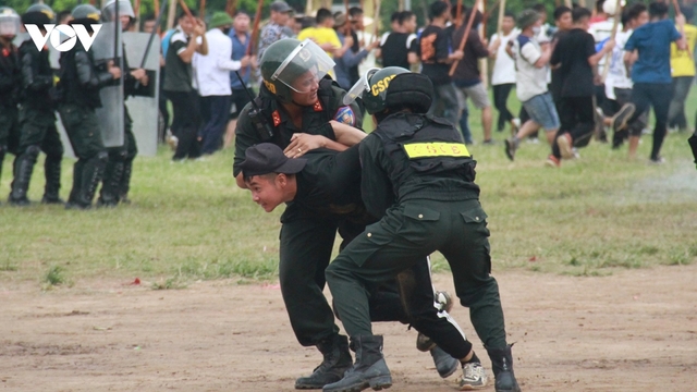 Cán bộ quy hoạch Trung ương khóa XIV thực địa tình huống giải tán đám đông